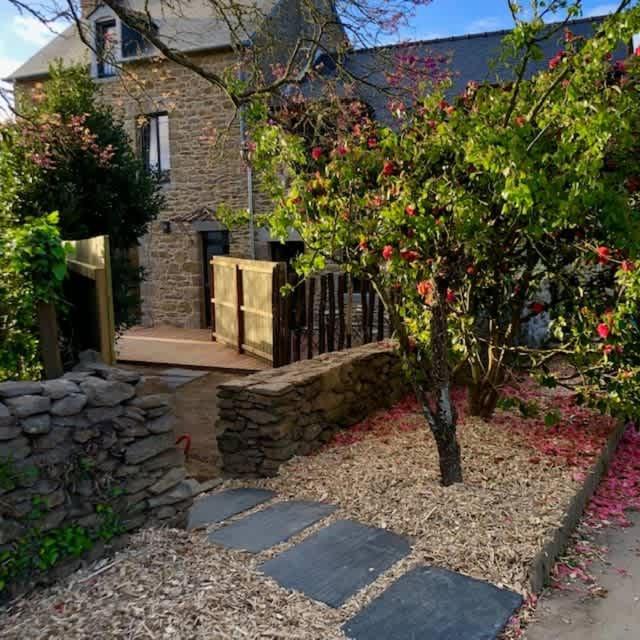 Le Rocher- Belle Maison De Charme -Jardin/Parking Cancale Eksteriør billede